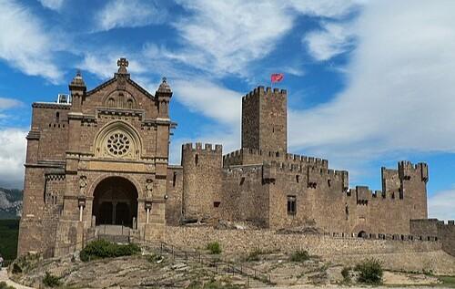 サビエル城とその教会